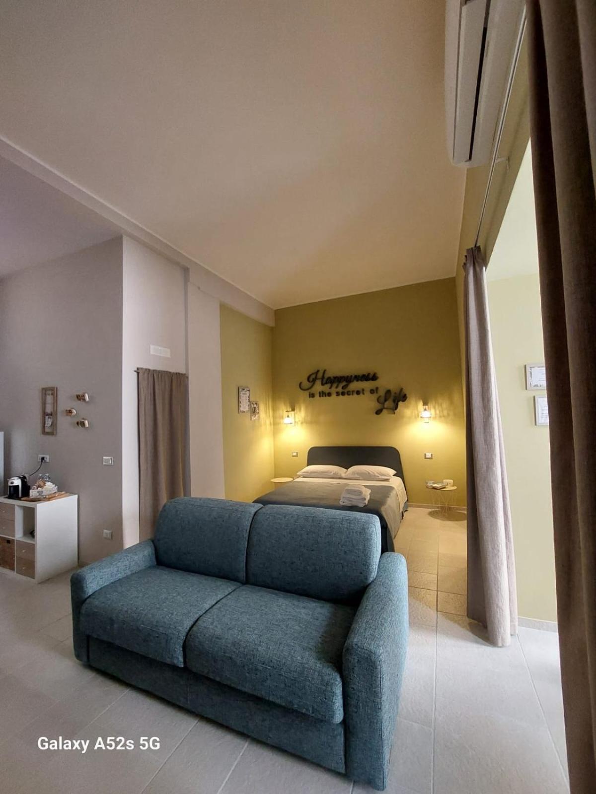 Апартаменты Happynesshouse_Locazione Turistica Трани Экстерьер фото