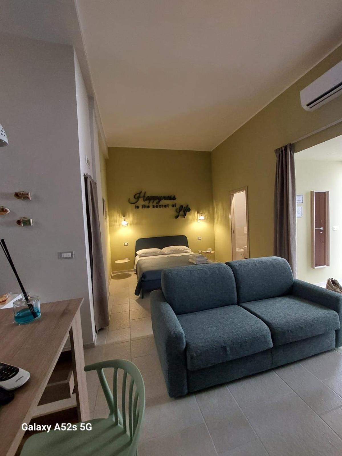 Апартаменты Happynesshouse_Locazione Turistica Трани Экстерьер фото