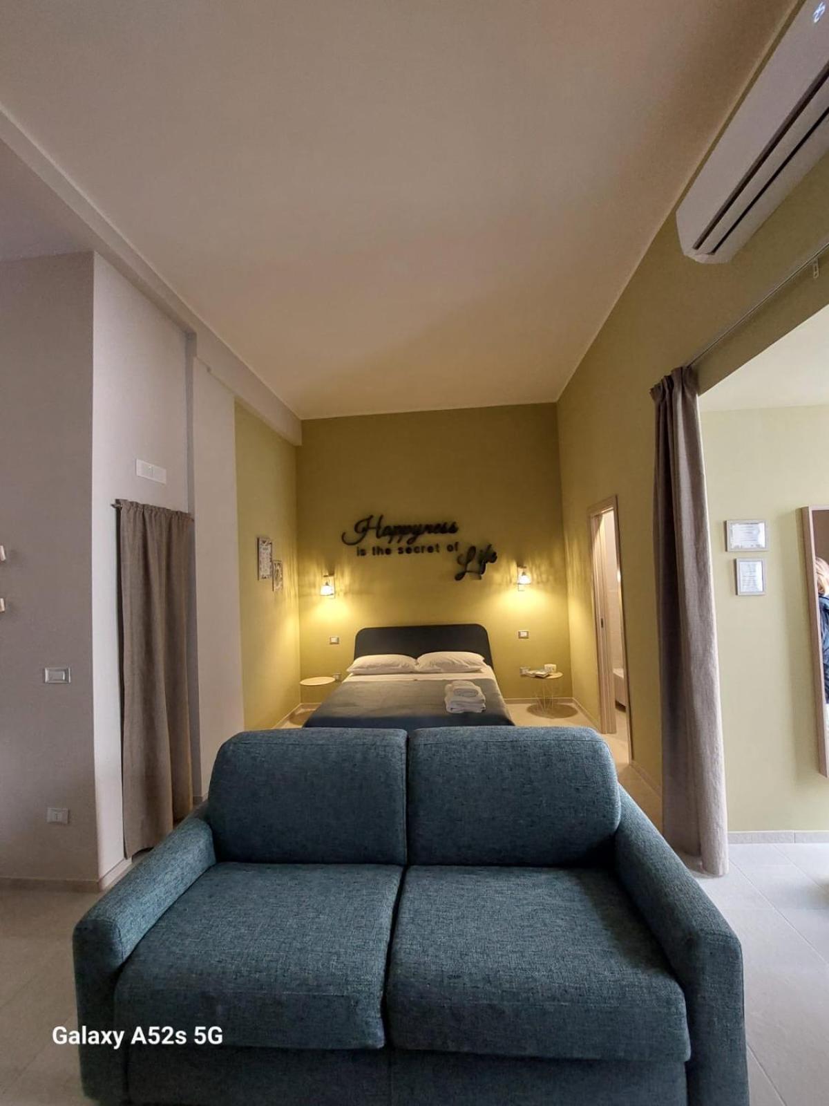 Апартаменты Happynesshouse_Locazione Turistica Трани Экстерьер фото